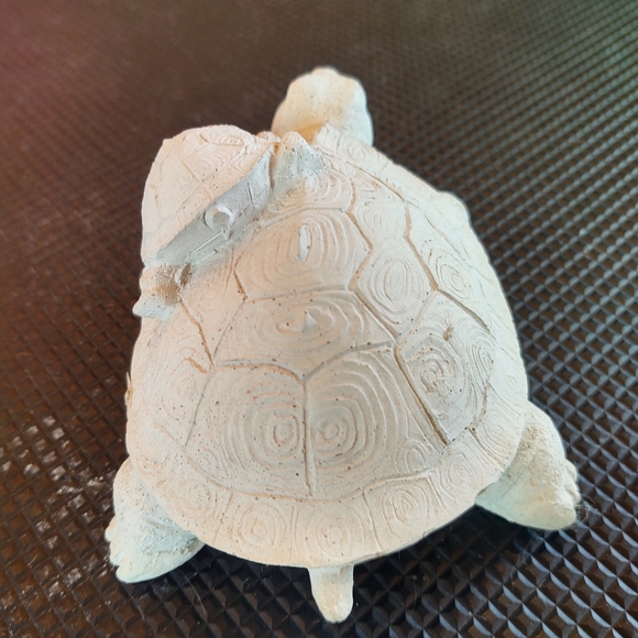 Turtle with baby statue (unpainted) - Picture 3 of 4